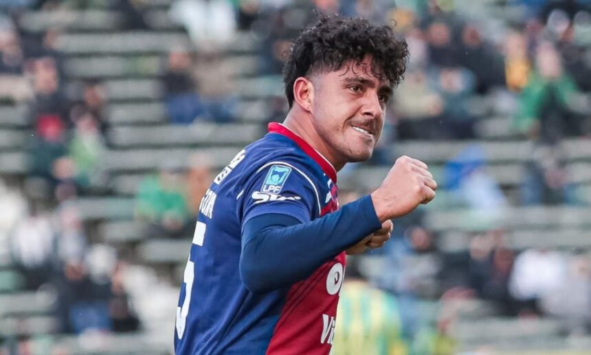Cristian Tarragona celebra uno de sus goles con la camiseta de Unión. El delantero fue clave en la reacción del Tatengue.