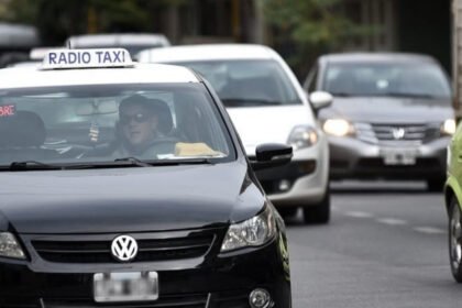Taxis y remises forman parte del sistema de transporte de pasajeros de la ciudad de Santa Fe.
