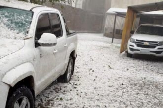 Las Rosas fue afectada por un fuerte temporal con granizo y ráfagas de viento.
