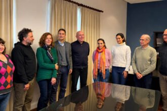 Representantes de UPCN Santa Fe, CONICET y la Universidad Nacional del Litoral (UNL) durante la reunión en la que se presentó el proyecto conjunto para el tratamiento sustentable de efluentes y residuos orgánicos.
