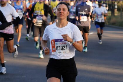 Victoria Ares, la corredora santafesina que se destacó en los 21K de Buenos Aires 2026 y recibió el Premio Estímulo por su desempeño.