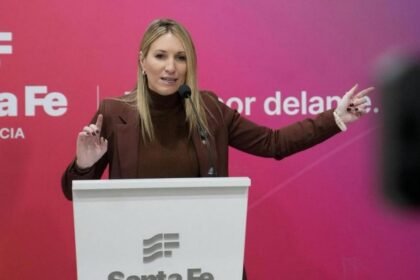 Virginia Coudannes, vocera del Gobierno de Santa Fe, durante una conferencia de prensa en la Casa de Gobierno.
