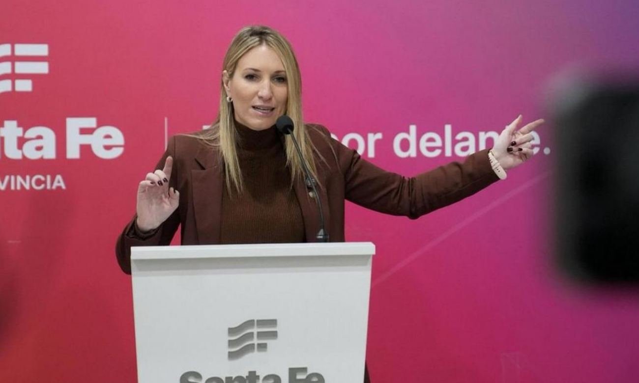 Virginia Coudannes, vocera del Gobierno de Santa Fe, durante una conferencia de prensa en la Casa de Gobierno.