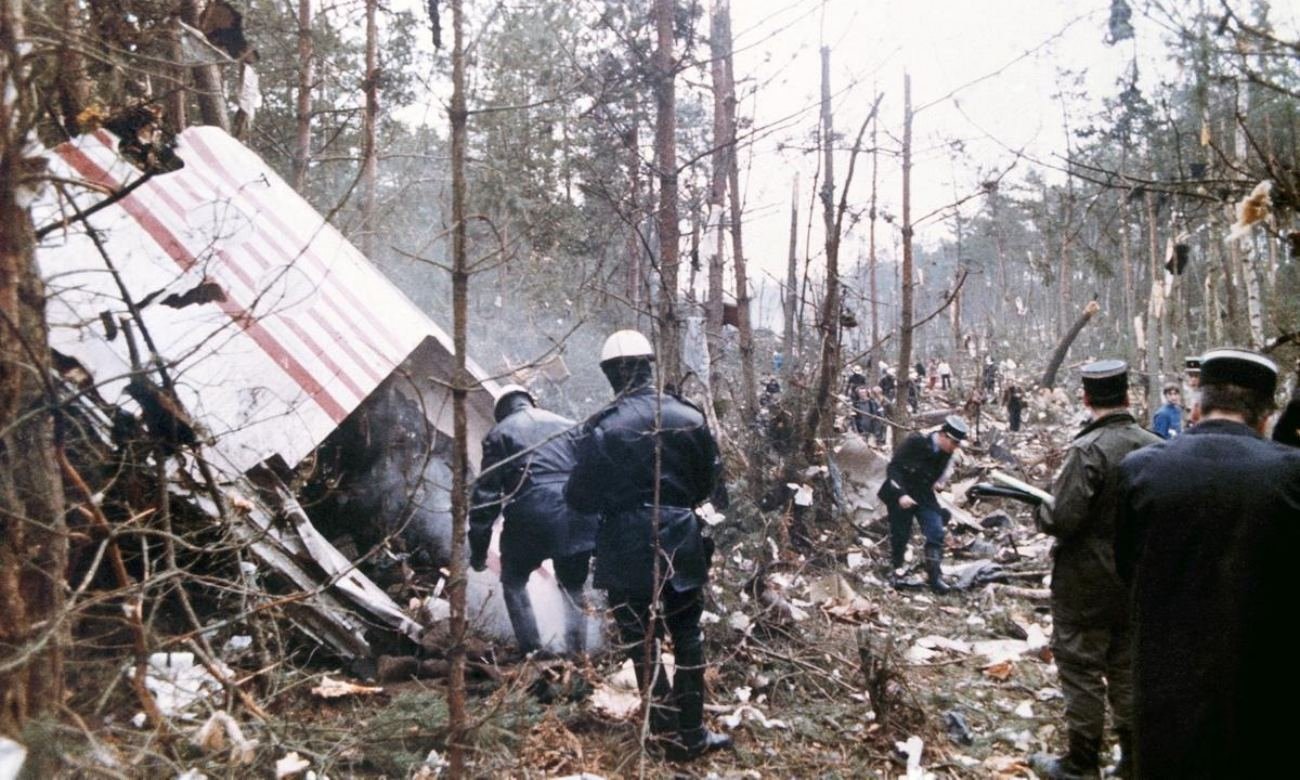 El accidente del vuelo 981 ocurrió en el bosque de Ermenonville, al norte de París, apenas nueve minutos después del despegue. Las 346 personas que viajaban a bordo murieron en la tragedia.