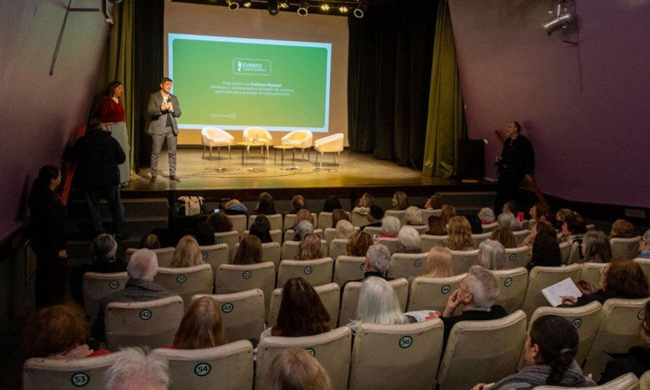 Adultos mayores participaron de una jornada sobre inclusión digital y autonomía financiera en Rosario. Foto de archivo.
