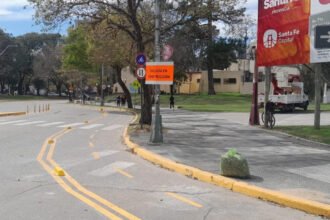 La nueva ciclovía en el sur de la ciudad de Santa Fe bordea el Parque Sur y forma parte de las obras de infraestructura para promover una movilidad más segura y sustentable.