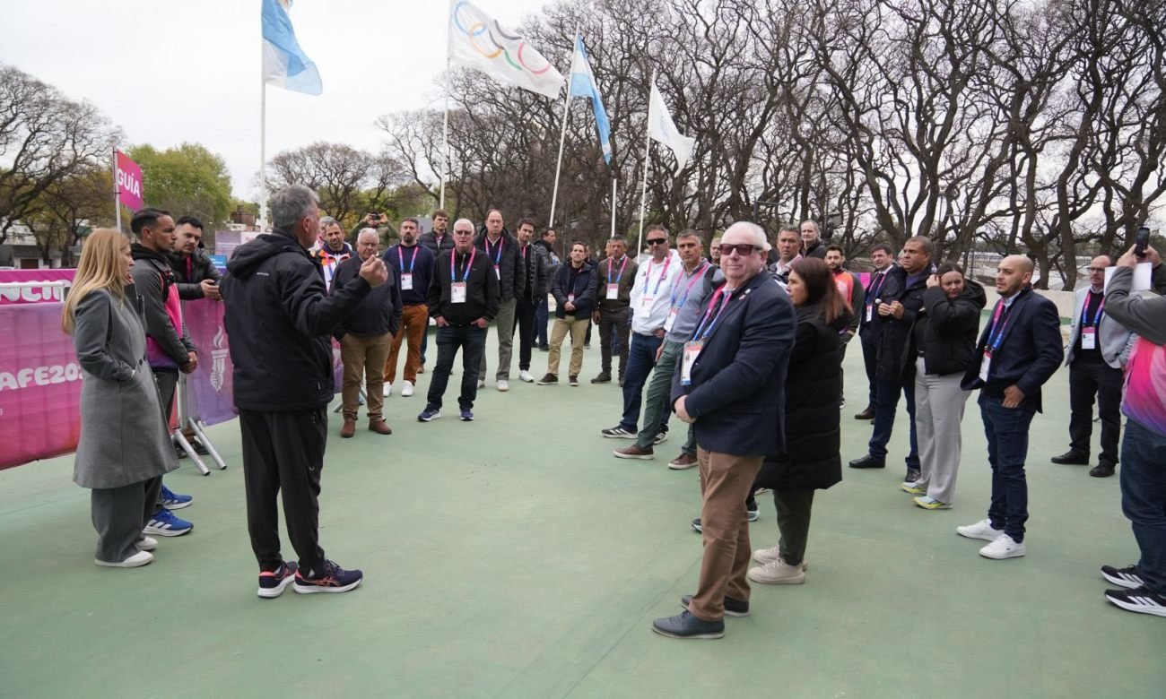 Representantes de las provincias y autoridades deportivas durante la presentación del CReAR Federal en Rosario. Foto: Gobierno de Santa Fe.