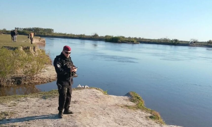 Operativo de búsqueda en aguas del río Salado. Imagen de archivo.