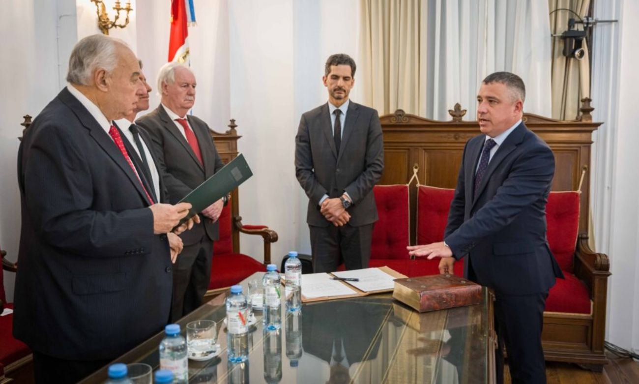 Diego Maciel juró como ministro de la Corte Suprema de Justicia de Santa Fe, acompañado por el presidente del máximo tribunal, Rafael Gutiérrez, y demás integrantes de la Corte.
