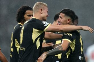 Enzo Fernández y Erling Haaland, protagonistas de un festejo con la camiseta del Manchester City.