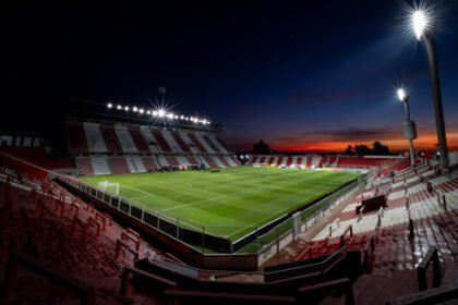 El estadio 15 de Abril, casa de Unión de Santa Fe, es uno de los escenarios emblemáticos del fútbol santafesino.
