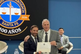 Luis Hilbert recibió una distinción por sus 50 años de trayectoria profesional en el ejercicio de la abogacía.