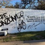 El mural realizado en memoria de Jeremías Monzón, ubicado junto a la pista de skate de la Costanera de Santo Tomé, donde familiares y amigos participaron de un homenaje.