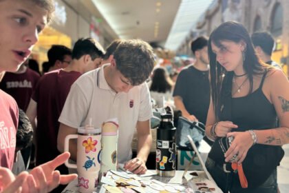 Jóvenes estudiantes santafesinos participan de una experiencia de aprendizaje orientada al desarrollo de emprendimientos. Foto de archivo.