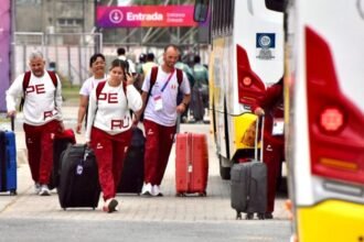 Colectivos del transporte urbano de Santa Fe durante los traslados de atletas y delegaciones en el marco de los Juegos Suramericanos.