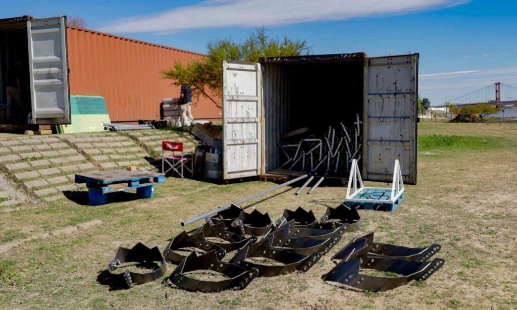 El sistema de boyado internacional que se instala en la laguna Setúbal contará con seis carriles para remo y nueve pistas para canotaje, y quedará como equipamiento deportivo para futuras competencias náuticas en Santa Fe.