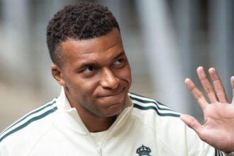 Kylian Mbappé, delantero del Real Madrid, durante la previa de un partido. Foto de archivo.