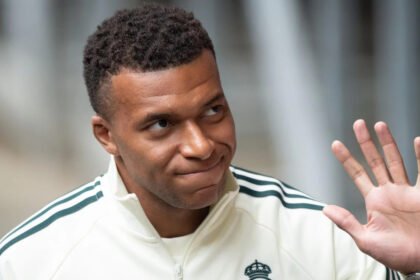 Kylian Mbappé, delantero del Real Madrid, durante la previa de un partido. Foto de archivo.