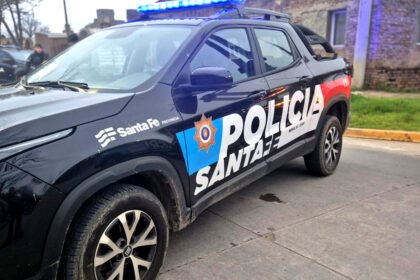 Foto de archivo. Patrullero policial durante un operativo en la vía pública.