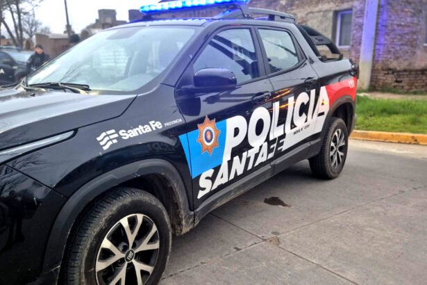 Foto de archivo. Patrullero policial durante un operativo en la vía pública.