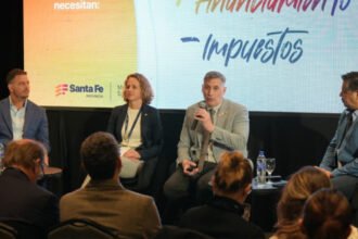 El ministro de Economía de Santa Fe, Pablo Olivares, durante una presentación sobre el funcionamiento del Fondo de Garantías Santa Fe.