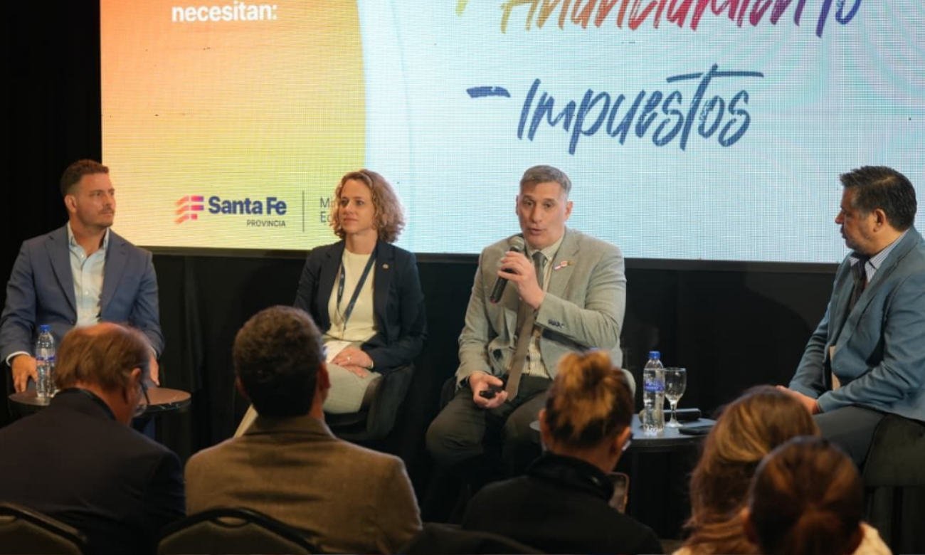 El ministro de Economía de Santa Fe, Pablo Olivares, durante una presentación sobre el funcionamiento del Fondo de Garantías Santa Fe.