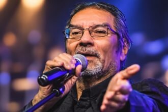 Pastor de los Santos, histórico referente de la cumbia santafesina, durante una de sus presentaciones artísticas. Foto de archivo.