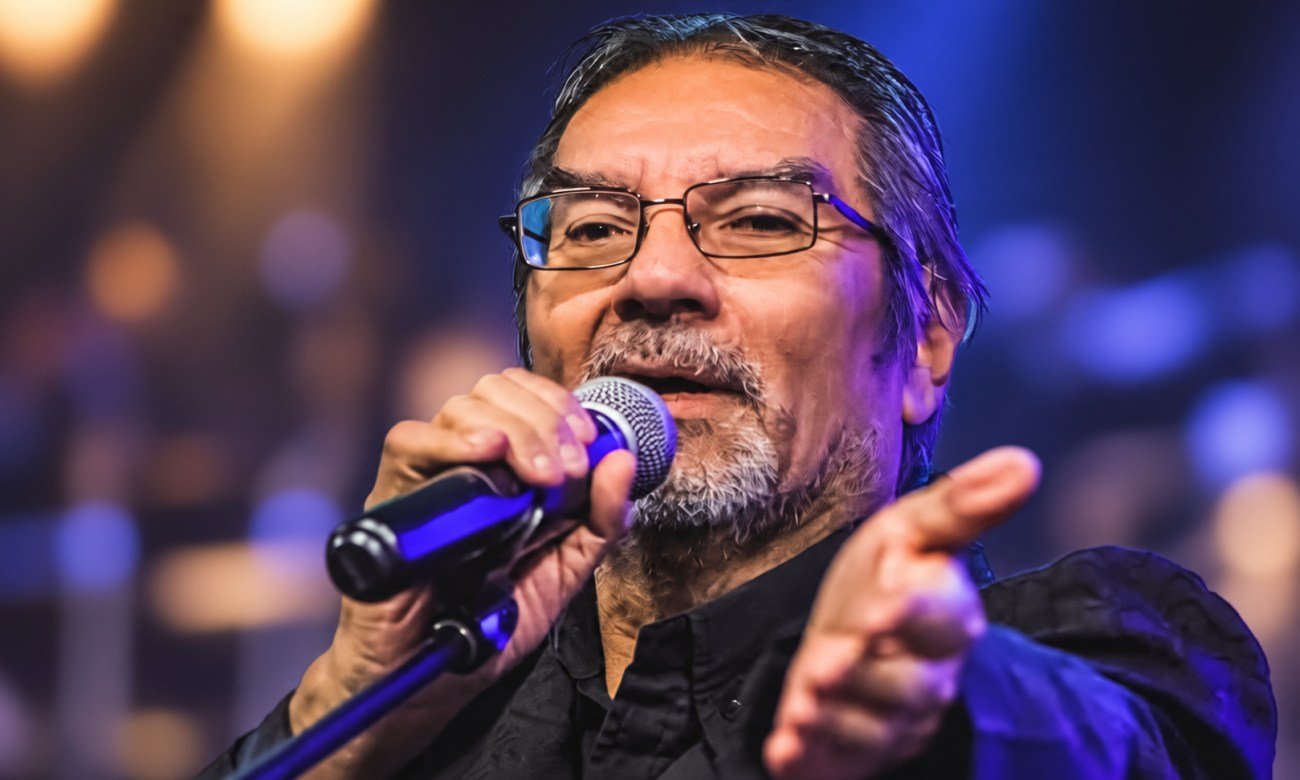 Pastor de los Santos, histórico referente de la cumbia santafesina, durante una de sus presentaciones artísticas. Foto de archivo.