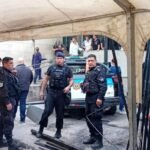 El patrullero quedó incrustado contra el ingreso al Hospital Cullen luego de derribar el portón. Foto: gentileza.