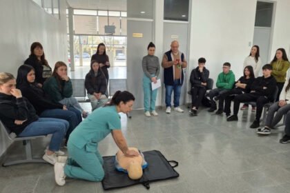 La capacitación en RCP busca brindar herramientas para actuar ante situaciones de emergencia en distintos ámbitos de la comunidad. Foto: archivo.