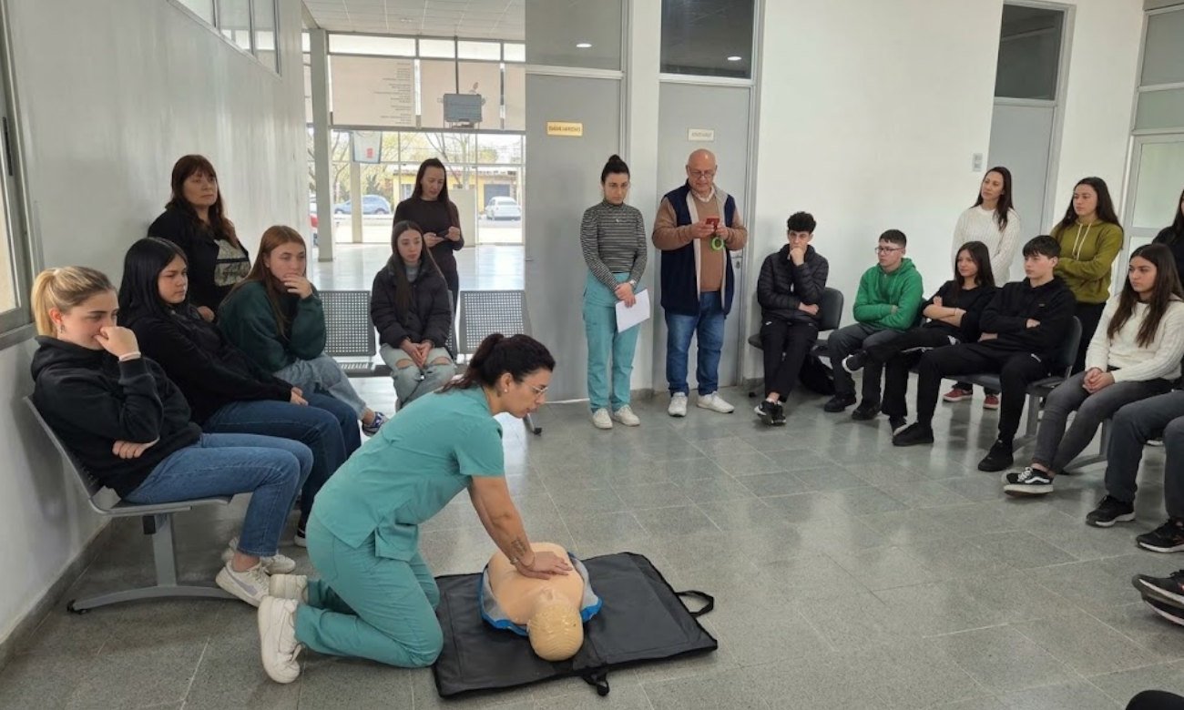 La capacitación en RCP busca brindar herramientas para actuar ante situaciones de emergencia en distintos ámbitos de la comunidad. Foto: archivo.