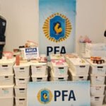 La mercadería secuestrada y el traslado de una persona durante el operativo realizado por la Policía Federal Argentina en Rosario. Foto: PFA.