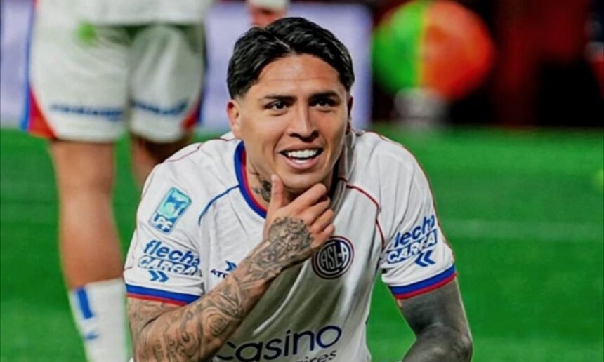 Facundo Farías celebra el gol del empate de San Lorenzo ante Independiente por la novena fecha del Torneo Clausura 2026.