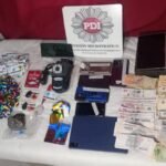 Material incautado durante los tres allanamientos realizados por la PDI en Santo Tomé, donde se secuestraron drogas, armas, municiones, dinero y elementos vinculados al fraccionamiento de estupefacientes.