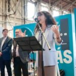 Laura Tarabella, rectora de la UNL, durante la apertura de la Expocarreras en la Estación Belgrano de Santa Fe.