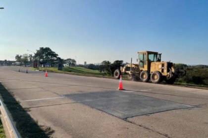 Trabajos preventivos en los accesos al Túnel Subfluvial para mejorar el drenaje y favorecer el escurrimiento del agua.
