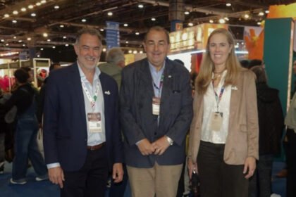 Juan Pablo Poletti, Javier Dellamónica y Rosario Alemán durante la participación de Santa Fe en la Feria Internacional de Turismo (FIT).