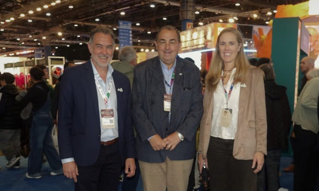 Juan Pablo Poletti, Javier Dellamónica y Rosario Alemán durante la participación de Santa Fe en la Feria Internacional de Turismo (FIT).