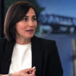 Valeria Echeverri durante su entrevista en el programa ATP Santa Fe, donde analizó la situación política de Sauce Viejo y el escenario institucional de la localidad.