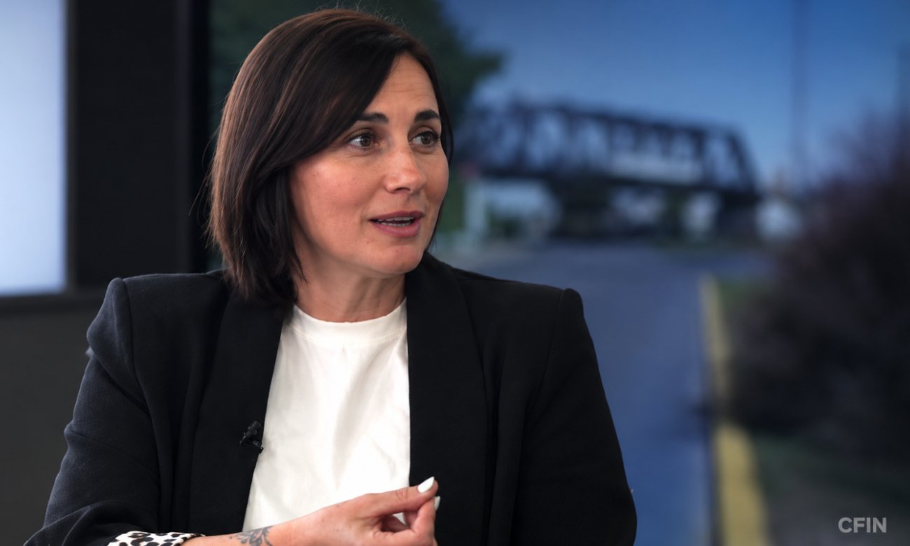 Valeria Echeverri durante su entrevista en el programa ATP Santa Fe, donde analizó la situación política de Sauce Viejo y el escenario institucional de la localidad.