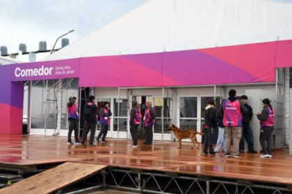 El acceso al comedor de la Villa Suramericana, donde las delegaciones contarán con servicio gastronómico durante toda la jornada.