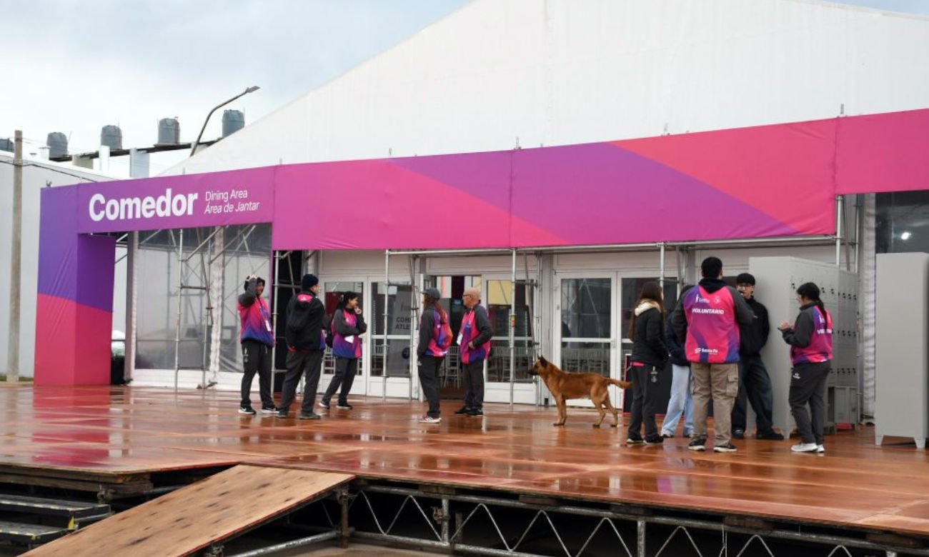 El acceso al comedor de la Villa Suramericana, donde las delegaciones contarán con servicio gastronómico durante toda la jornada.
