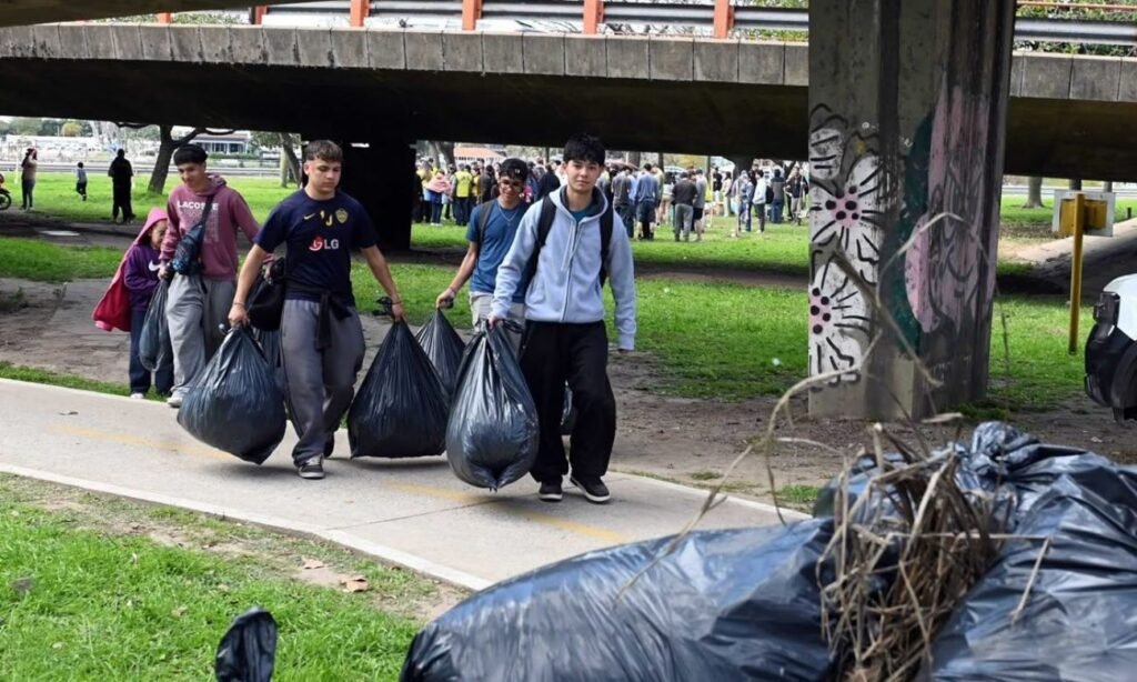 Más de 100 scouts de Santa Fe y Recreo participaron de una jornada de limpieza, mantenimiento y actividades ambientales en el Parque Federal.
