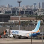 Aviones de Flydubai durante una operación en un aeropuerto. La compañía investiga el incidente ocurrido durante un vuelo con destino a Israel.