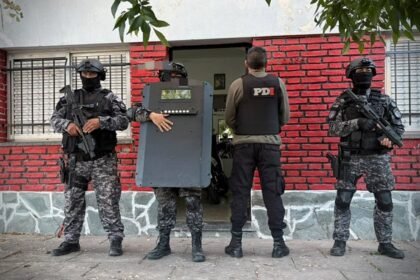 Uno de los domicilios de barrio Centenario donde la Policía de Investigaciones realizó los allanamientos en el marco de la causa por abuso de armas. Foto: PDI.