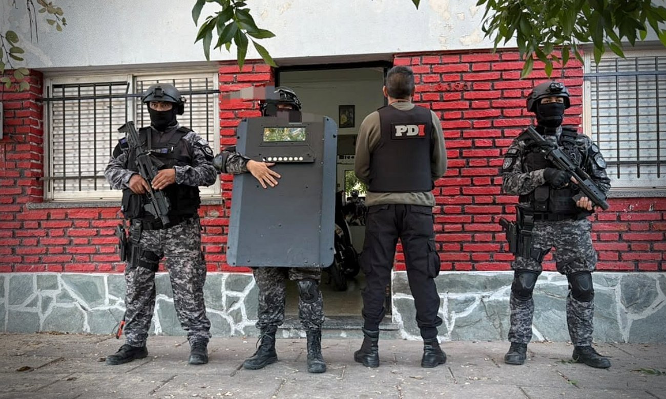 Uno de los domicilios de barrio Centenario donde la Policía de Investigaciones realizó los allanamientos en el marco de la causa por abuso de armas. Foto: PDI.