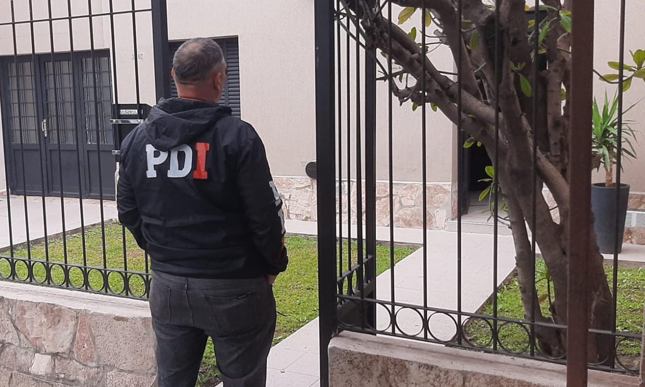 Domicilio donde fue hallada la motocicleta denunciada como robada, durante el procedimiento realizado por la PDI en barrio Pro Adelanto Barranquitas, en la ciudad de Santa Fe. Foto: Fuentes policiales.