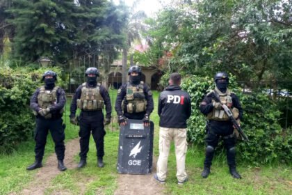 La vivienda de Sauce Viejo donde la PDI realizó un allanamiento en el marco de una investigación por amenazas con un arma de fuego. Foto: fuentes policiales.