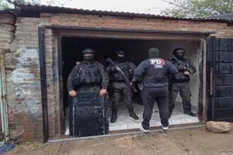 Operativos policiales en la ciudad de Santa Fe en el marco de investigaciones vinculadas con presuntos delitos relacionados con estupefacientes. Foto de archivo.