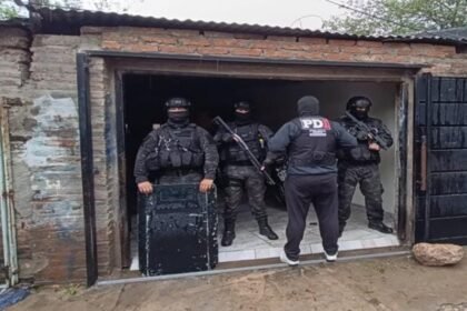 Operativos policiales en la ciudad de Santa Fe en el marco de investigaciones vinculadas con presuntos delitos relacionados con estupefacientes. Foto de archivo.